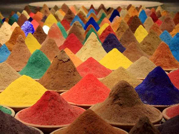 Varias Montañas de Pigmentos Piramide